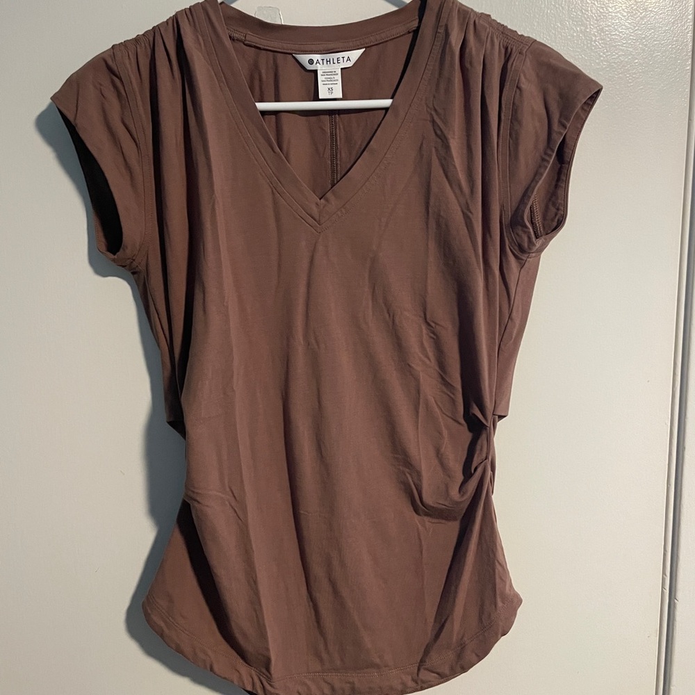 TWO Athleta Chocolate and Green V-Neck Short Sleeve Top